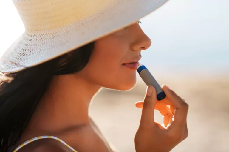 Surprises pendant les vacances : l’impact du soleil sur le déclenchement de l’herpès et comment le prévenir Surprises pendant les vacances : l’impact du soleil sur le déclenchement de l’herpès et comment le prévenir